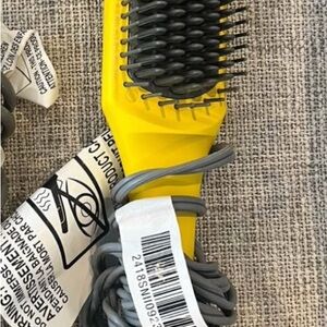Drybar The Brush Crush Heated Straightening Brush